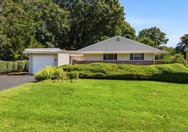 1st image of 9 Bowman Ln, Smithtown, NY 11754 | MLS# 1032953
