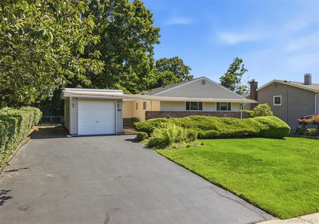 2nd image of 9 Bowman Ln, Smithtown, NY 11754 | MLS# 1032953
