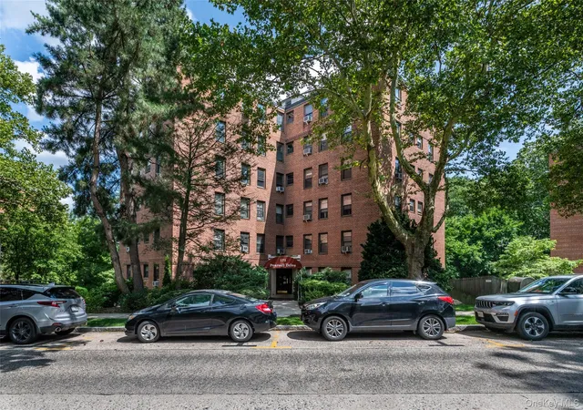 Photo 3 of Condo for sale at 171 Pearsall Dr #6E/6F, Mount Vernon, NY 10552 | MLS# 1032961 | Listing updated on 2026-10-04