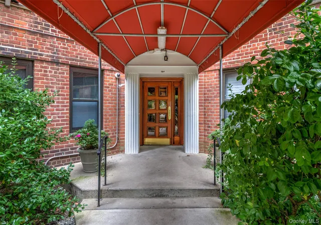 Photo 4 of House for sale at 171 Pearsall Dr #6E/6F, Mount Vernon, NY 10552 | MLS# 1032961 | Listing updated on 2026-10-04