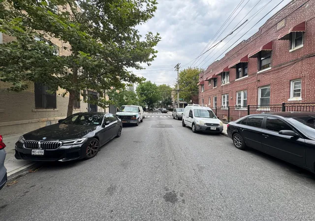 Photo 3 of House for sale at 590 Elton St, New York, NY 11208 | MLS# 1032982 | Listing updated on 2026-10-07