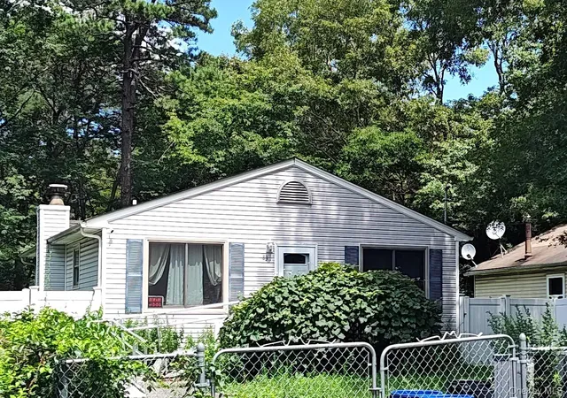 Photo 1 of Sale Pending at 83 Norfleet Ln, Brookhaven, NY 11727 | MLS# 1032985 | Listing updated on 2026-09-01