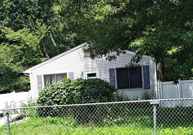 Photo 2 of Sale Pending at 83 Norfleet Ln, Brookhaven, NY 11727 | MLS# 1032985 | Listing updated on 2026-09-01