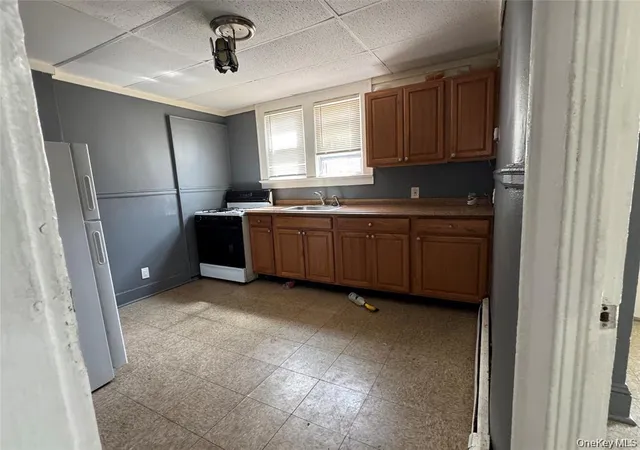 Photo 3 of Sale Pending at 193 W Graham Ave, Hempstead, NY 11550 | MLS# 1032991 | Listing updated on 2026-08-28