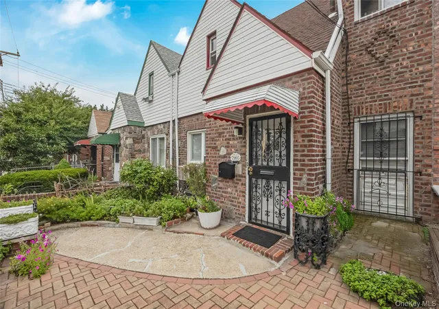 Listing Photo 2 - Condo for sale in building located at 7905 Pitkin Ave, New York, NY 11417
