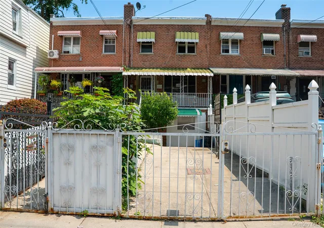 Single family home for sale at 3830 Barnes Ave, New York, NY 10467 | MLS# 1033008
