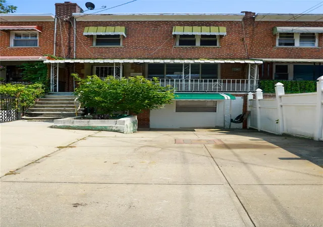Photo 2 of Single family home for sale at 3830 Barnes Ave, New York, NY 10467 | MLS# 1033008 | Listing updated on 2026-08-29