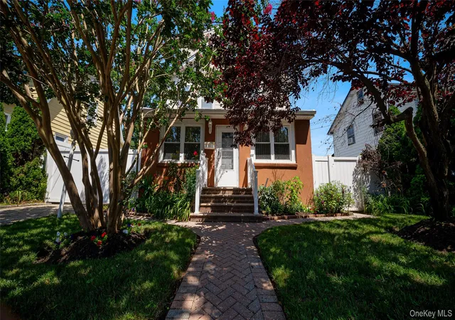 Photo 3 of Sale Pending at 681 Stowe Ave, Hempstead, NY 11510 | MLS# 1033014 | Listing updated on 2026-09-03