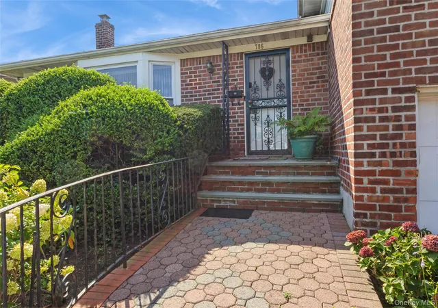 Photo 3 of Sale Pending at 786 E Carl Ave, Hempstead, NY 11510 | MLS# 1033017 | Listing updated on 2026-10-08