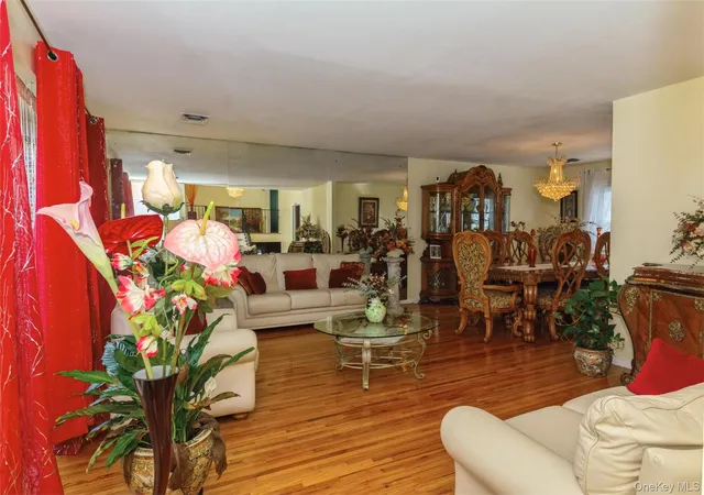 Photo 4 of Sale Pending at 786 E Carl Ave, Hempstead, NY 11510 | MLS# 1033017 | Listing updated on 2026-10-09