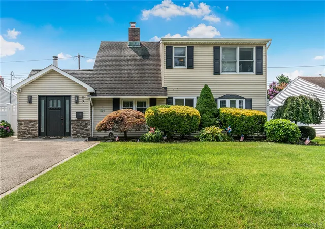 Photo 2 of Single family home for sale at 93 Duckpond Dr N, Hempstead, NY 11793 | MLS# 1033021 | Listing updated on 2026-09-05