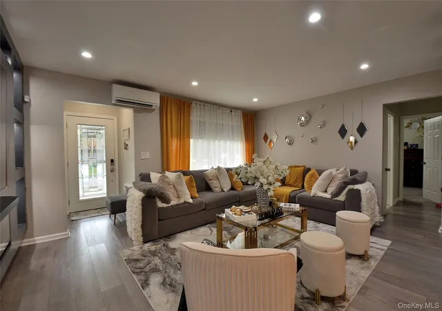 Photo 3 of Single family home for sale at 831 Shell St, Hempstead, NY 11510 | MLS# 1033025 | Listing updated on 2026-09-08