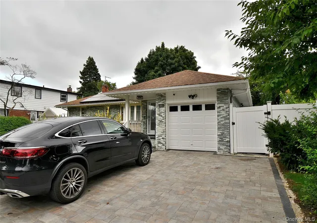 Photo 1 of Single family home for sale at 831 Shell St, Hempstead, NY 11510 | MLS# 1033025 | Listing updated on 2026-09-08