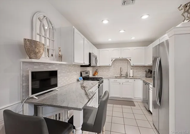 Photo 3 of Sale Pending at 1116 Savoy Dr, Huntington, NY 11747 | MLS# 1033034 | Listing updated on 2026-09-16