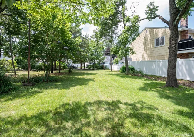2nd image of Moore Pl, Huntington, NY 11747 | MLS# 1033039