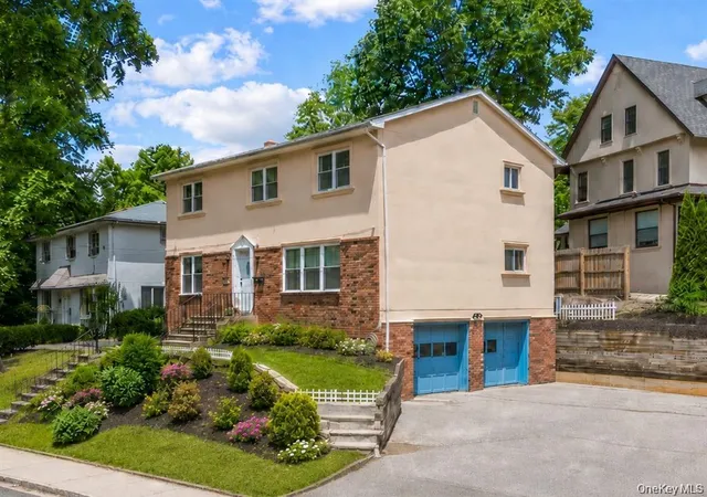 Photo 4 of Single family home for sale at 1 Wood Rd, North Hempstead, NY 11024 | MLS# 1033041 | Listing updated on 2026-09-15
