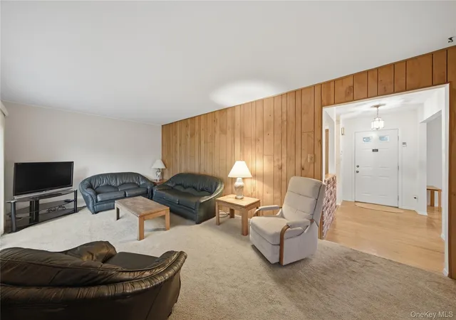Photo 3 of Single family home for sale at 46 Margaret Dr E, Oyster Bay, NY 11803 | MLS# 1033051 | Listing updated on 2026-10-10