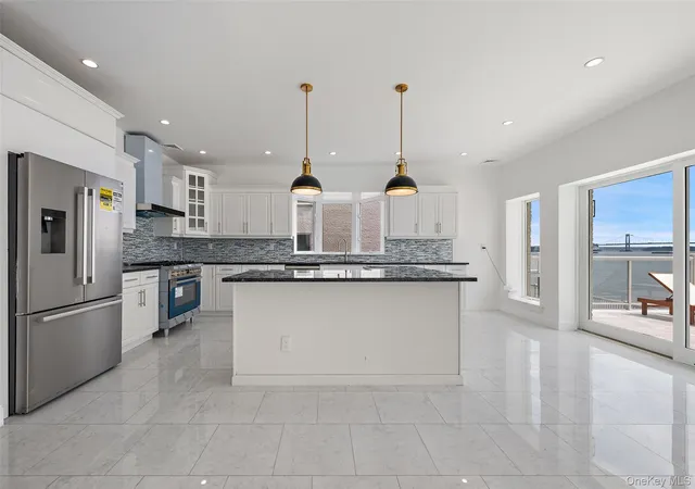 Listing Photo 4 - Condo for sale in building located at 4 Angelas Pl, New York, NY 10465 - Unit #1