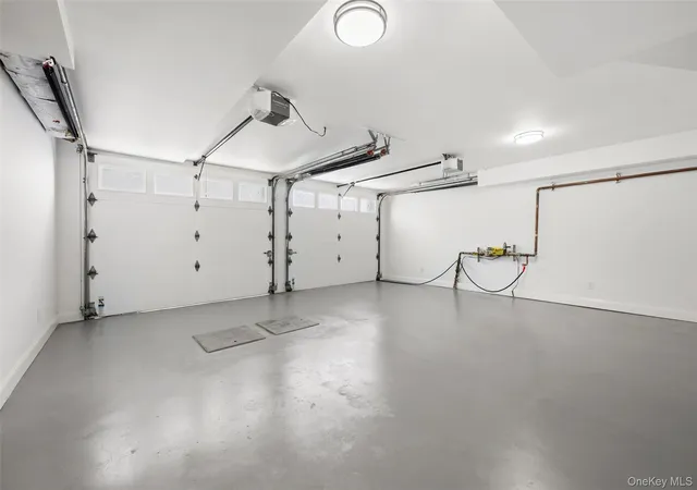 2nd image of 4 Angelas Pl, New York, NY 10465