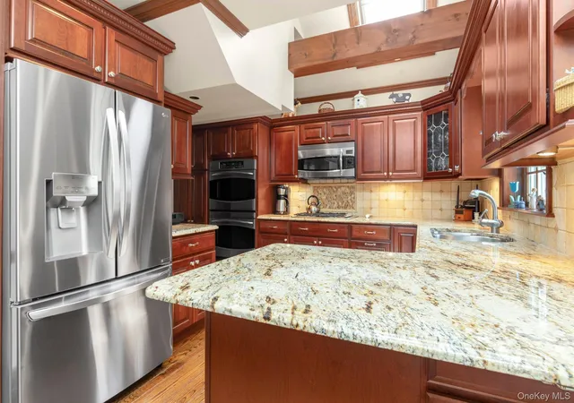 Photo 4 of Sale Pending at 44 Fern St, Hempstead, NY 11001 | MLS# 1033071 | Listing updated on 2026-08-21