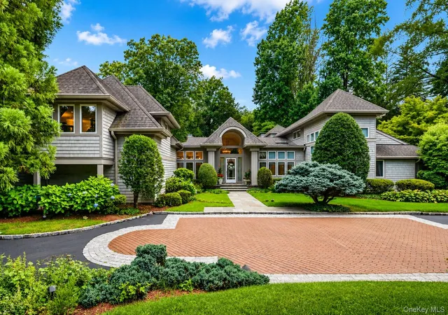 1st image of 24 Winding Ln, Oyster Bay, NY 11545 | MLS# 1033074