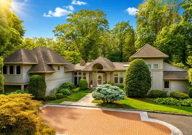 2nd image of 24 Winding Ln, Oyster Bay, NY 11545 | MLS# 1033074