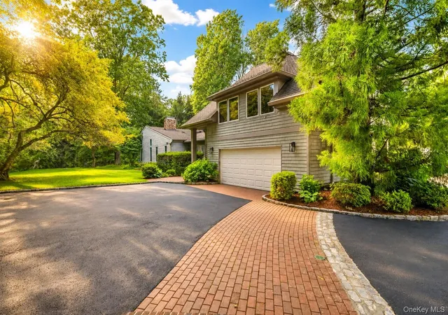 3rd image of 24 Winding Ln, Oyster Bay, NY 11545 | MLS# 1033074