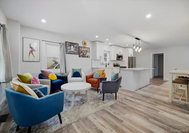 Photo 1 of Single family home for sale at 210 N Delaware Ave, Oyster Bay, NY 11758 | MLS# 1033084 | Listing updated on 2026-10-04