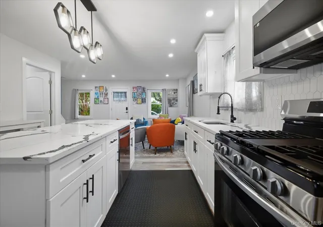 Photo 4 of Single family home for sale at 210 N Delaware Ave, Oyster Bay, NY 11758 | MLS# 1033084 | Listing updated on 2026-10-04
