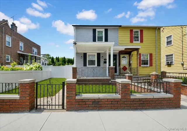 Photo 1 of Single family home for sale at 2565 Westervelt Ave, New York, NY 10469 | MLS# 1033098 | Listing updated on 2026-08-04