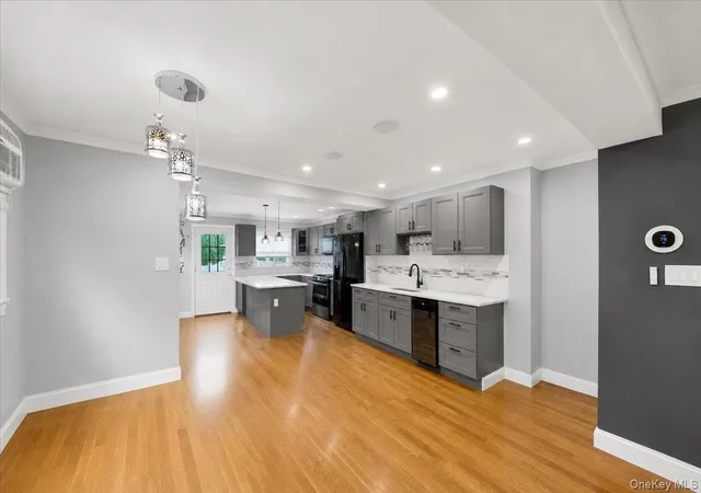 Photo 2 of Single family home for sale at 2565 Westervelt Ave, New York, NY 10469 | MLS# 1033098 | Listing updated on 2026-08-04