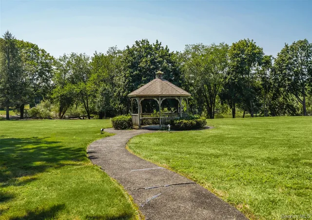 35th image of 1006 Cabot Path, Smithtown, NY 11780 | MLS# 1033101