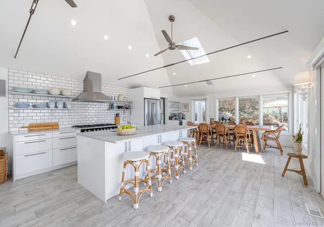 Photo 4 of Single family home for sale at 21515 Soundview Ave, Southold, NY 11971 | MLS# 1033102 | Listing updated on 2026-10-03
