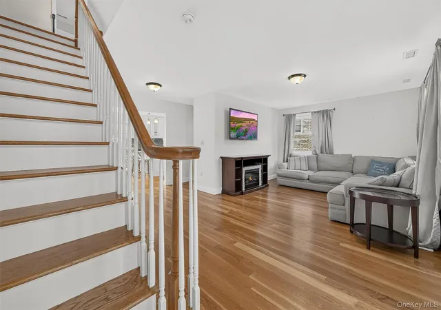 Listing Photo 4 - Condo for sale in building located at 3144 Baisley Ave, New York, NY 10465
