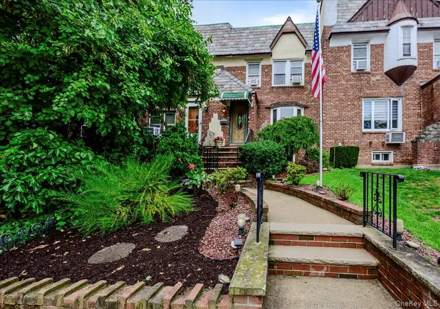Photo 1 of Sale Pending at 390 Cochran Pl, Hempstead, NY 11581 | MLS# 1033146 | Listing updated on 2026-08-27