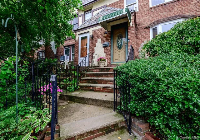 Photo 2 of Sale Pending at 390 Cochran Pl, Hempstead, NY 11581 | MLS# 1033146 | Listing updated on 2026-08-27