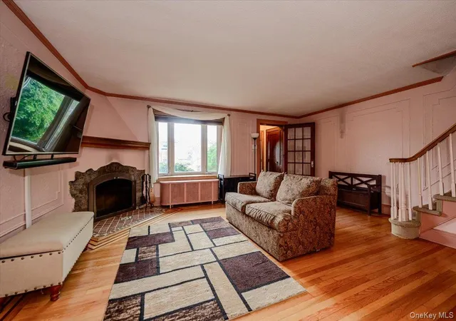 Photo 4 of Sale Pending at 390 Cochran Pl, Hempstead, NY 11581 | MLS# 1033146 | Listing updated on 2026-08-27