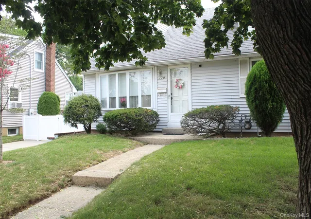 Photo 4 of Sale Pending at 120 N Terrace Pl, Hempstead, NY 11580 | MLS# 1033150 | Listing updated on 2026-09-15