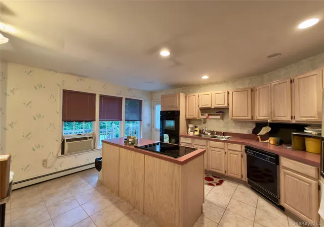 Photo 4 of Sale Pending at 79 Connelly Dr, Hyde Park, NY 12580 | MLS# 1033155 | Listing updated on 2026-08-27