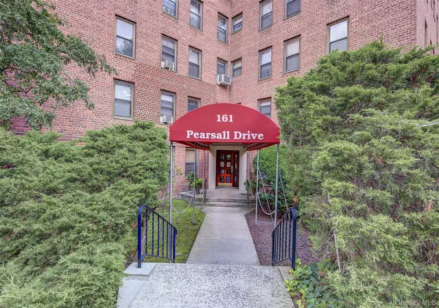Listing Photo 2 - Condo for sale in building located at 161 Pearsall Dr, Mount Vernon, NY 10550 - Unit #3F