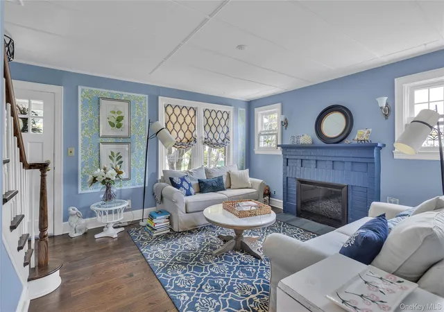 Photo 3 of Sale Pending at 44 Cedar Valley Ln, Huntington, NY 11743 | MLS# 1033184 | Listing updated on 2026-08-28