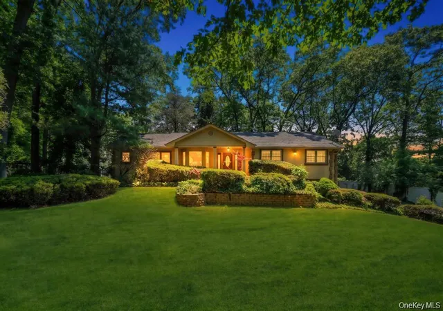 Photo 1 of Single family home for sale at 28 Penn Dr, Huntington, NY 11746 | MLS# 1033190 | Listing updated on 2026-10-05
