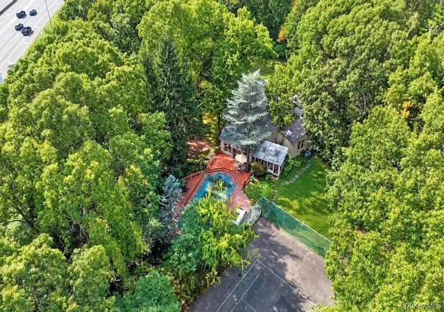 Photo 3 of Single family home for sale at 28 Penn Dr, Huntington, NY 11746 | MLS# 1033190 | Listing updated on 2026-10-05