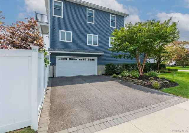 3rd image of 401 Little East Neck Rd S, Babylon, NY 11702 | MLS# 1033218