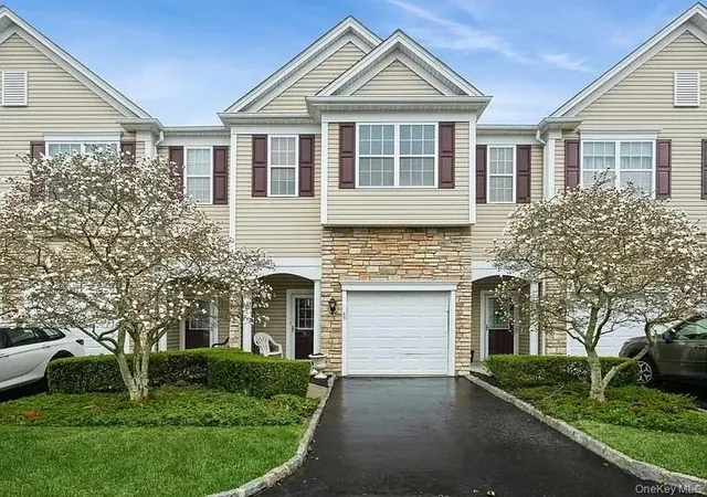 Photo 1 of Condo for sale at 43 Torrey Pine Ln #82, Islip, NY 11706 | MLS# 1033221 | Listing updated on 2026-09-19
