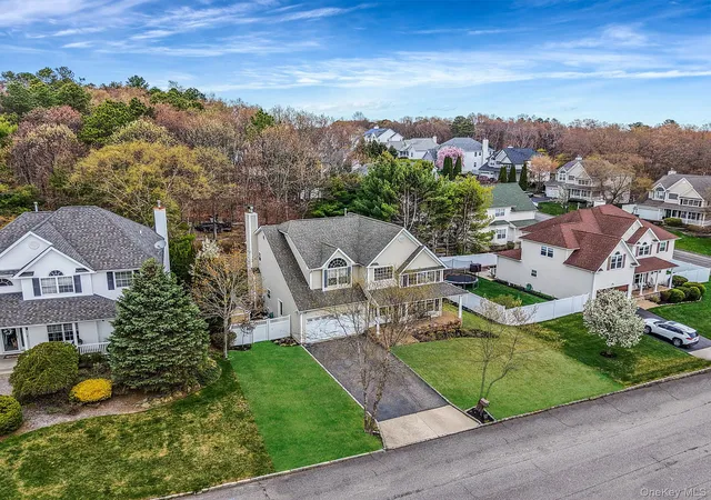 Photo 3 of Sale Pending at 52 Shady View Xing, Brookhaven, NY 11949 | MLS# 1033231 | Listing updated on 2026-09-17