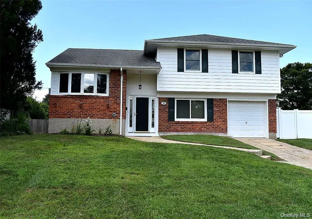 1st image of 18 Brocton Ln, Smithtown, NY 11754 | MLS# 1033237