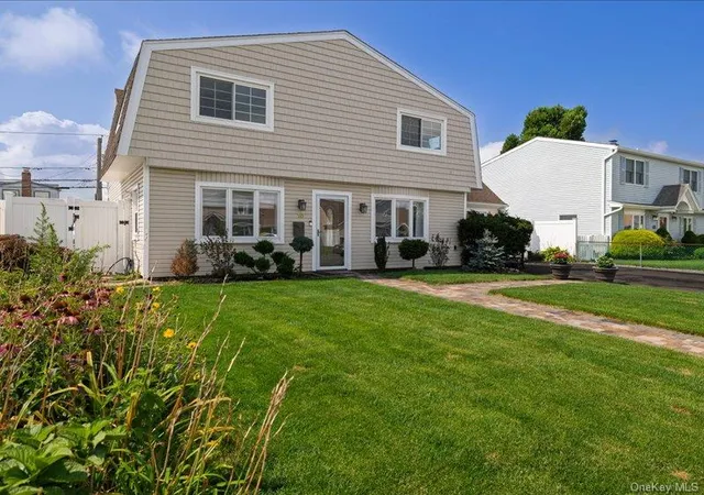 2nd image of 18 Old Farm Rd, Hempstead, NY 11756 | MLS# 1033238