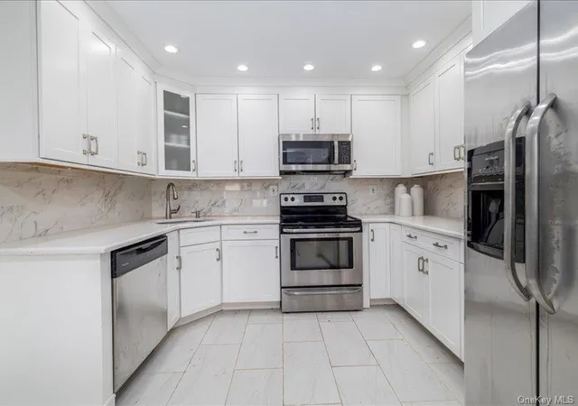 3rd image of 18 Old Farm Rd, Hempstead, NY 11756 | MLS# 1033238