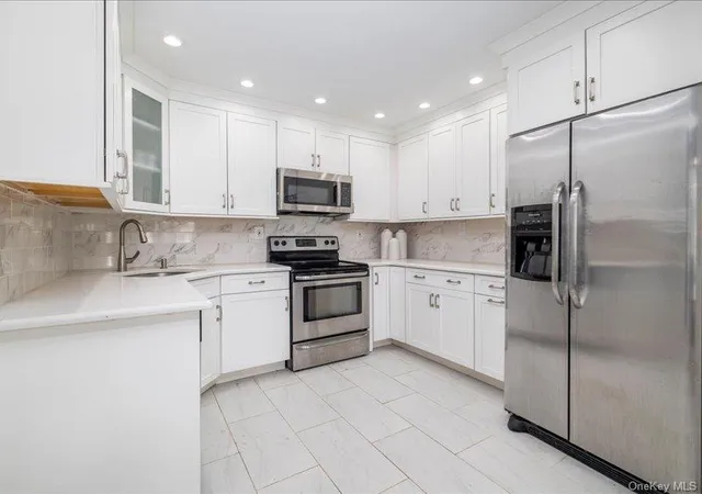 4th image of 18 Old Farm Rd, Hempstead, NY 11756 | MLS# 1033238